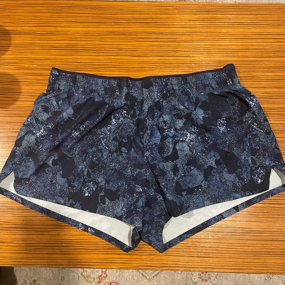 gap running shorts - size large